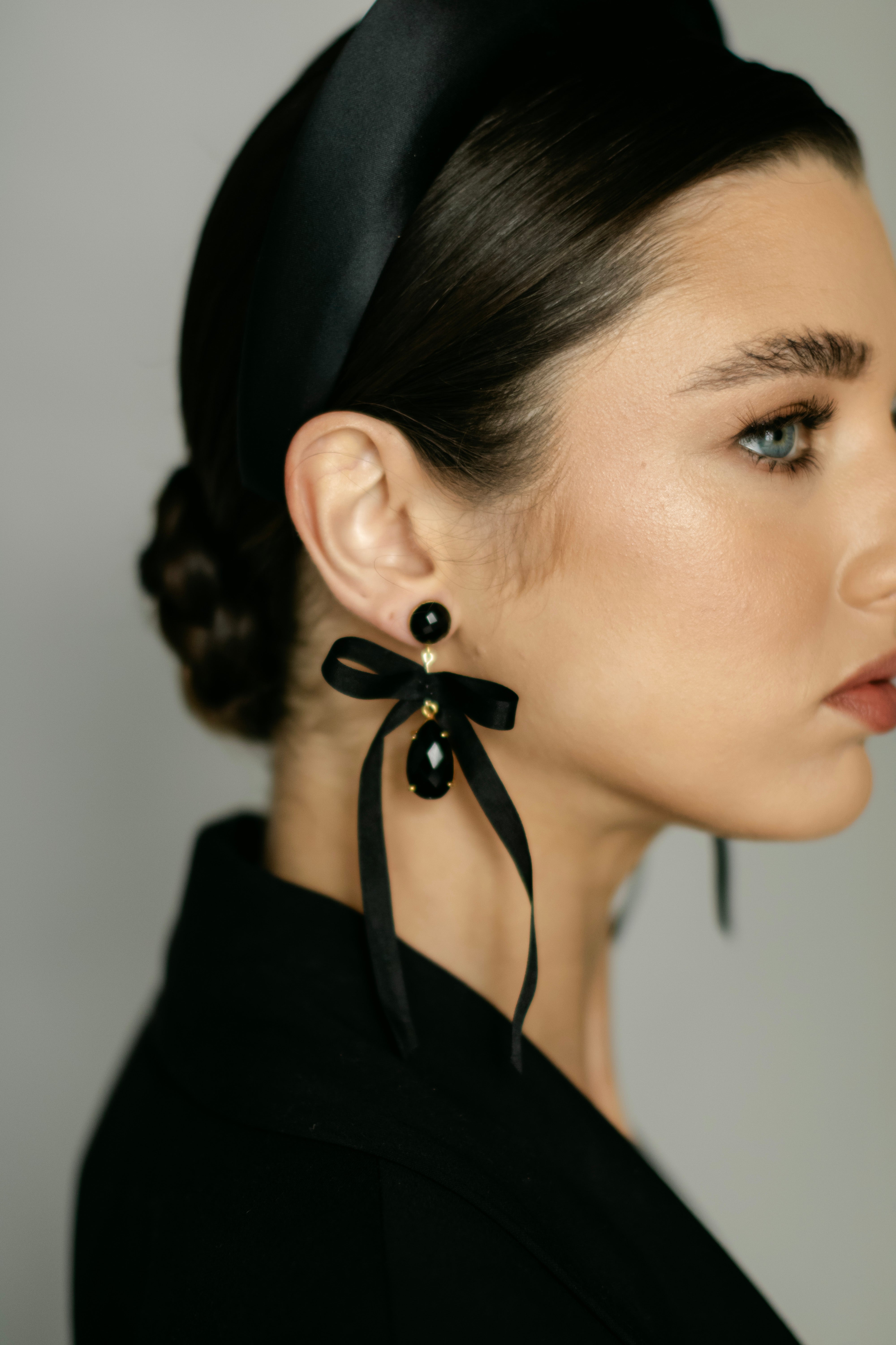 Therese Bow earrings l Onyx