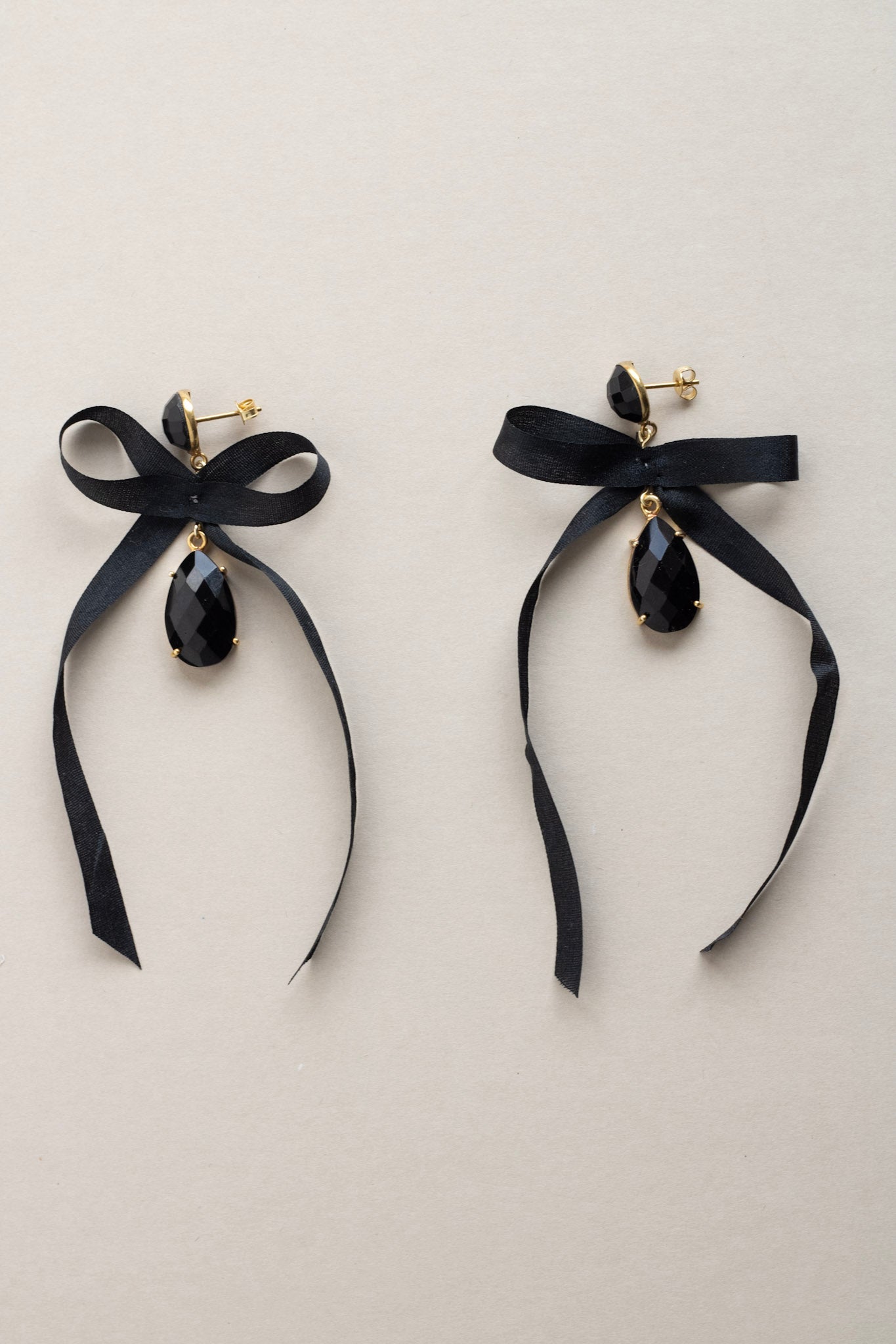 Therese Bow earrings l Onyx