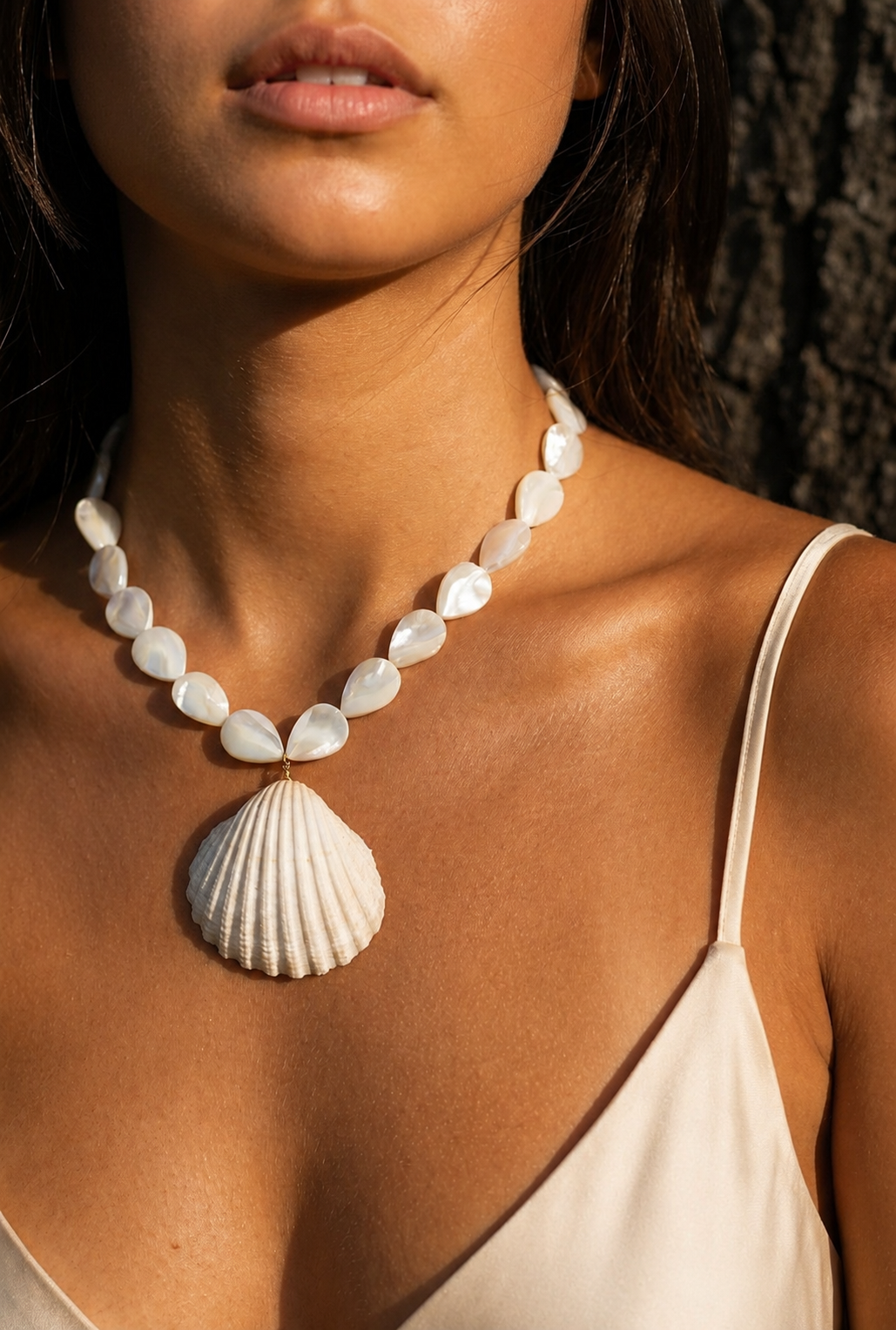 Trá Mother of Pearl Shell Necklace