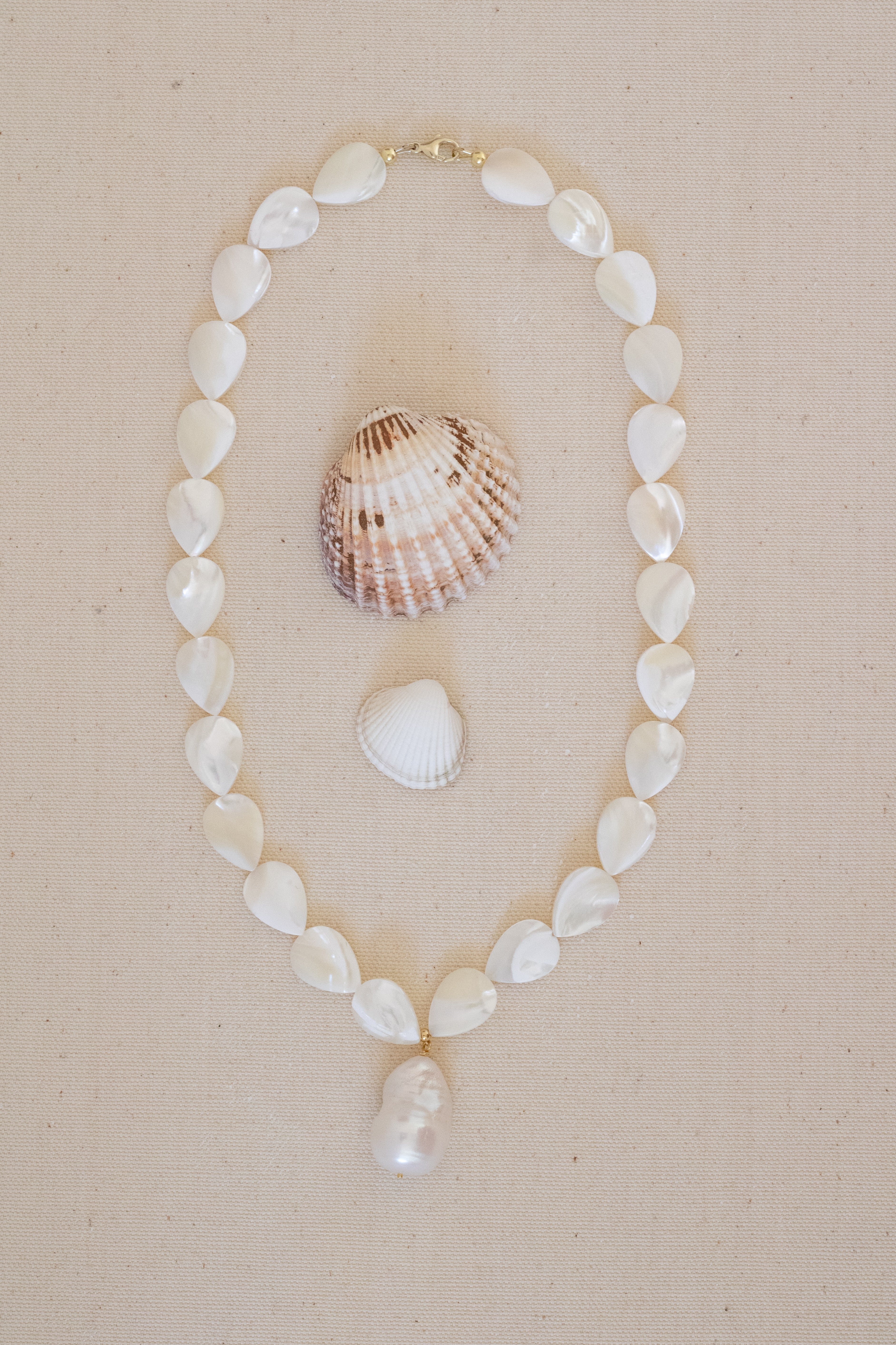 Trá Mother of Pearl Necklace