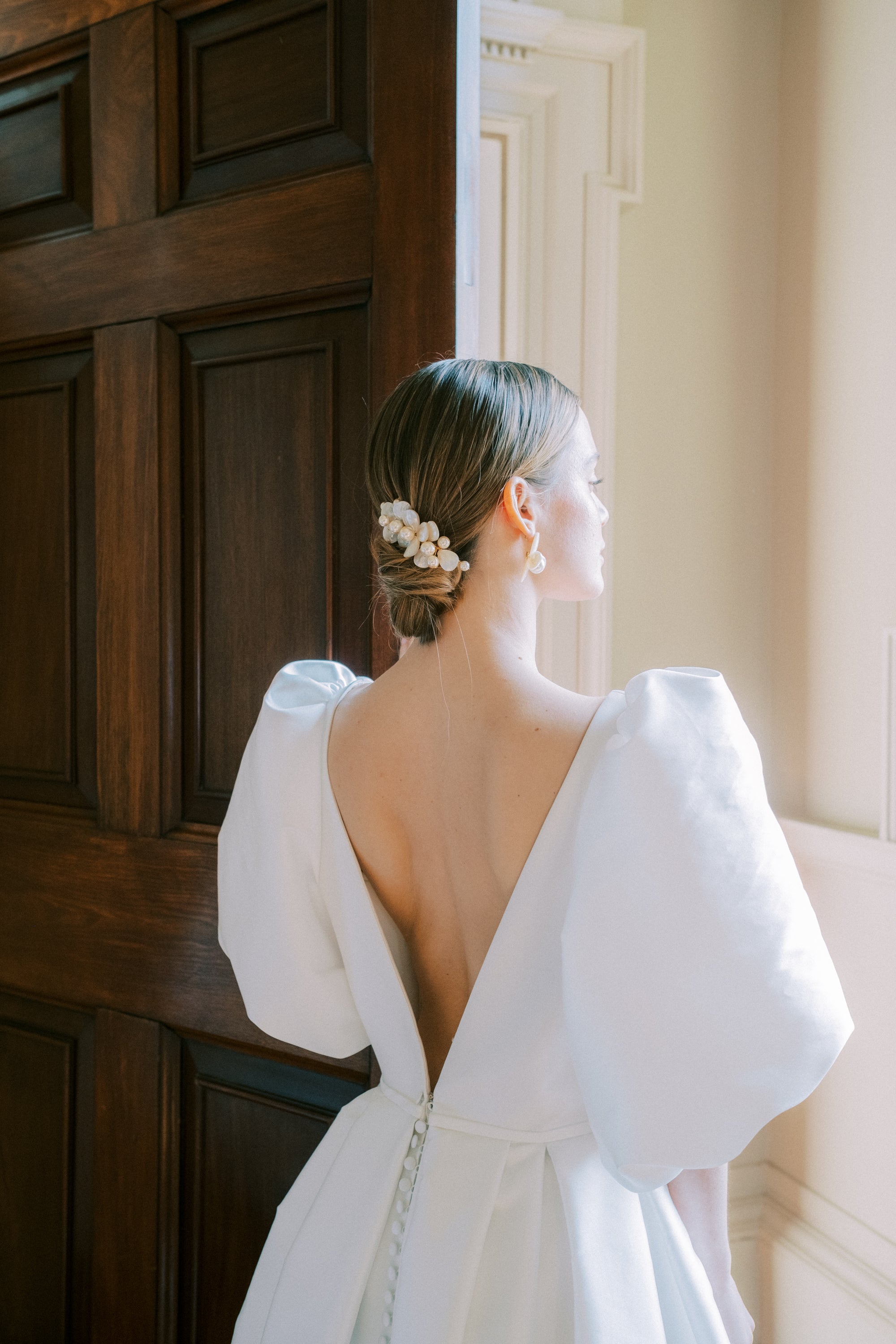 what bridal accessories to wear with a low bun or hairstyle