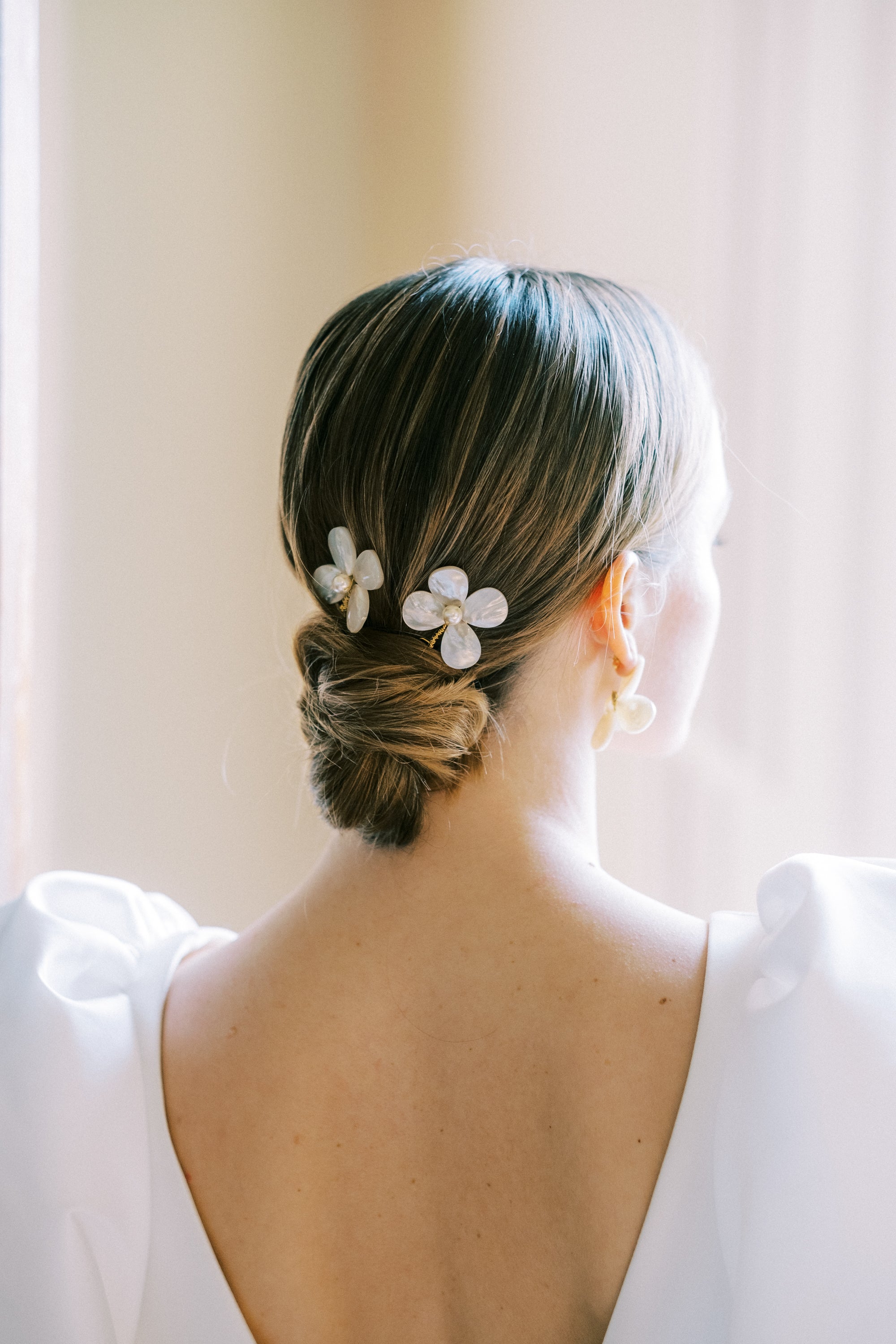 bridal hair trends of 2022 with hair pins by megan therese