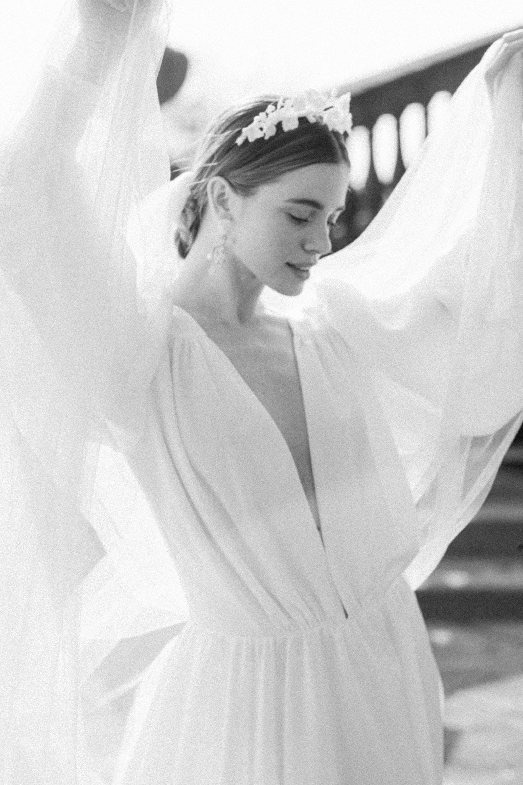 how to find the perfect bridal crown