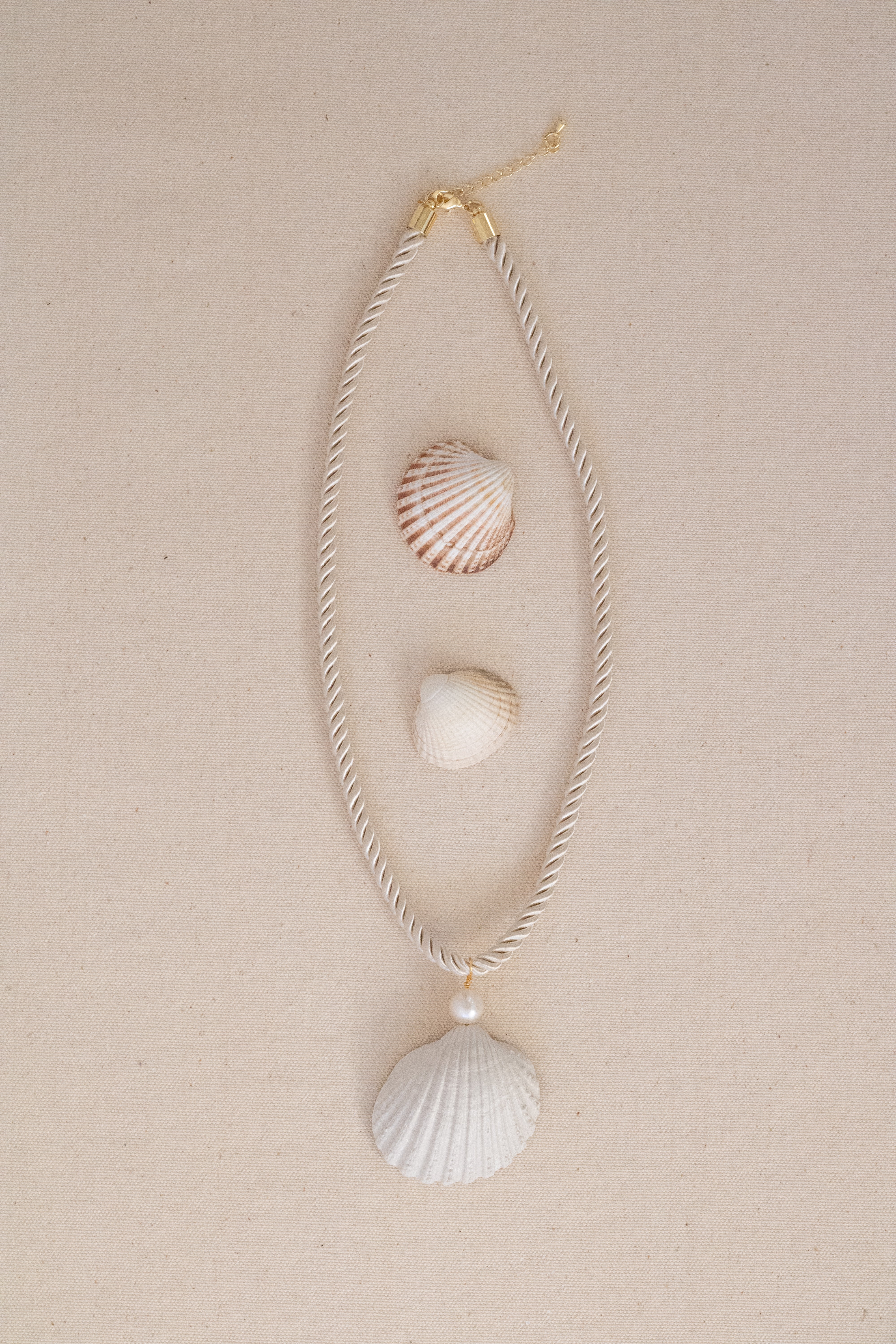 Tonn Shell Pendant Necklace