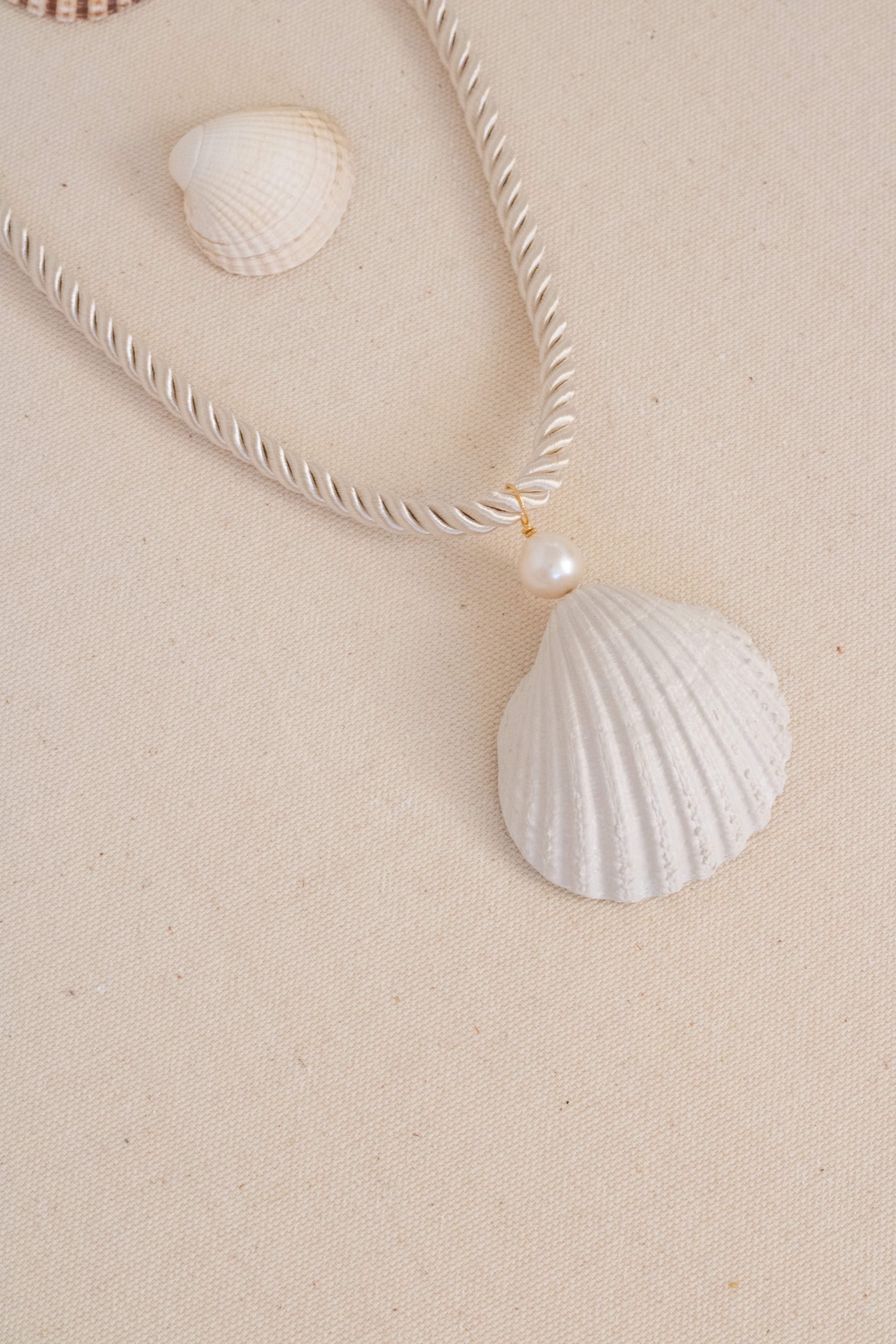 Tonn Shell Pendant Necklace