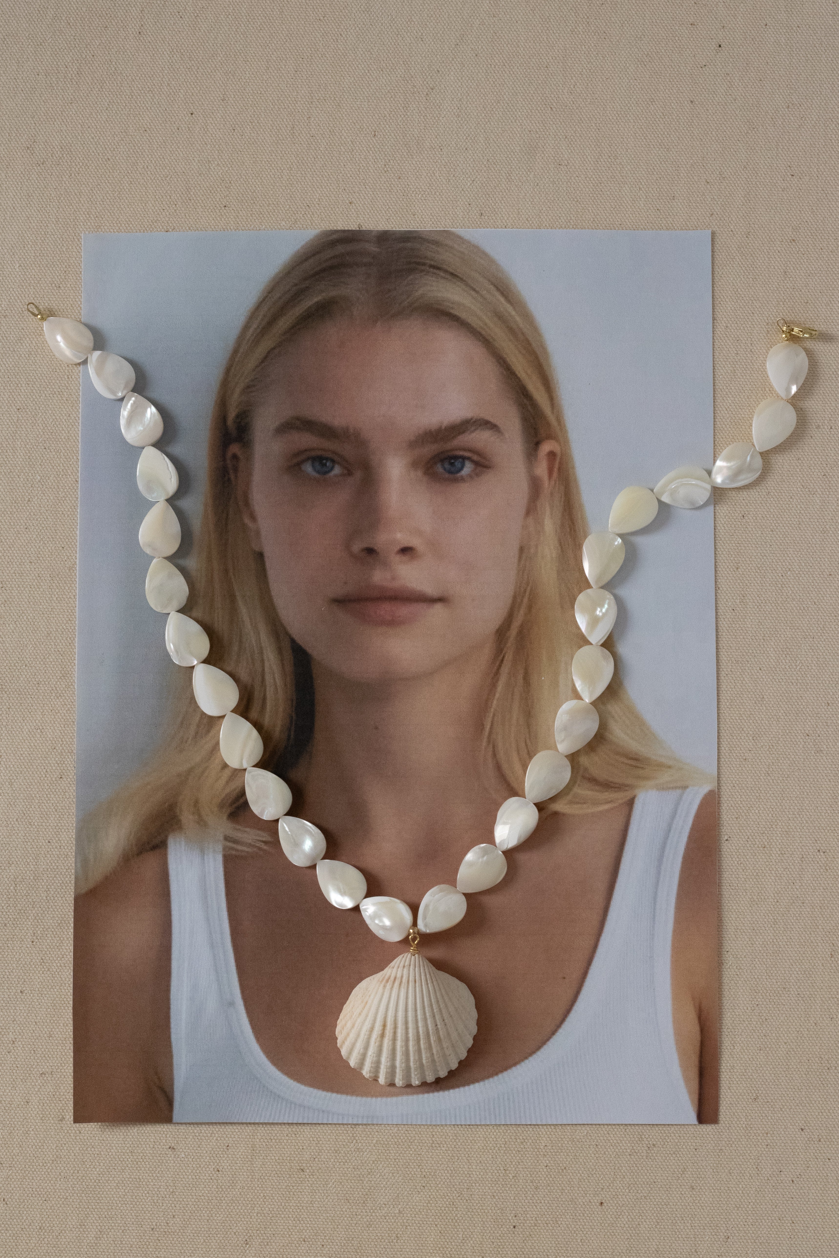 Trá Mother of Pearl Shell Necklace